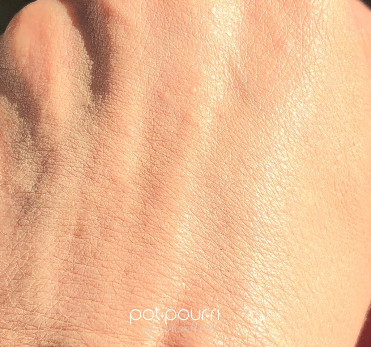SWATCH OF SHADE MEDIUM+ 3.25 SWATCH BLENDED ON HAND