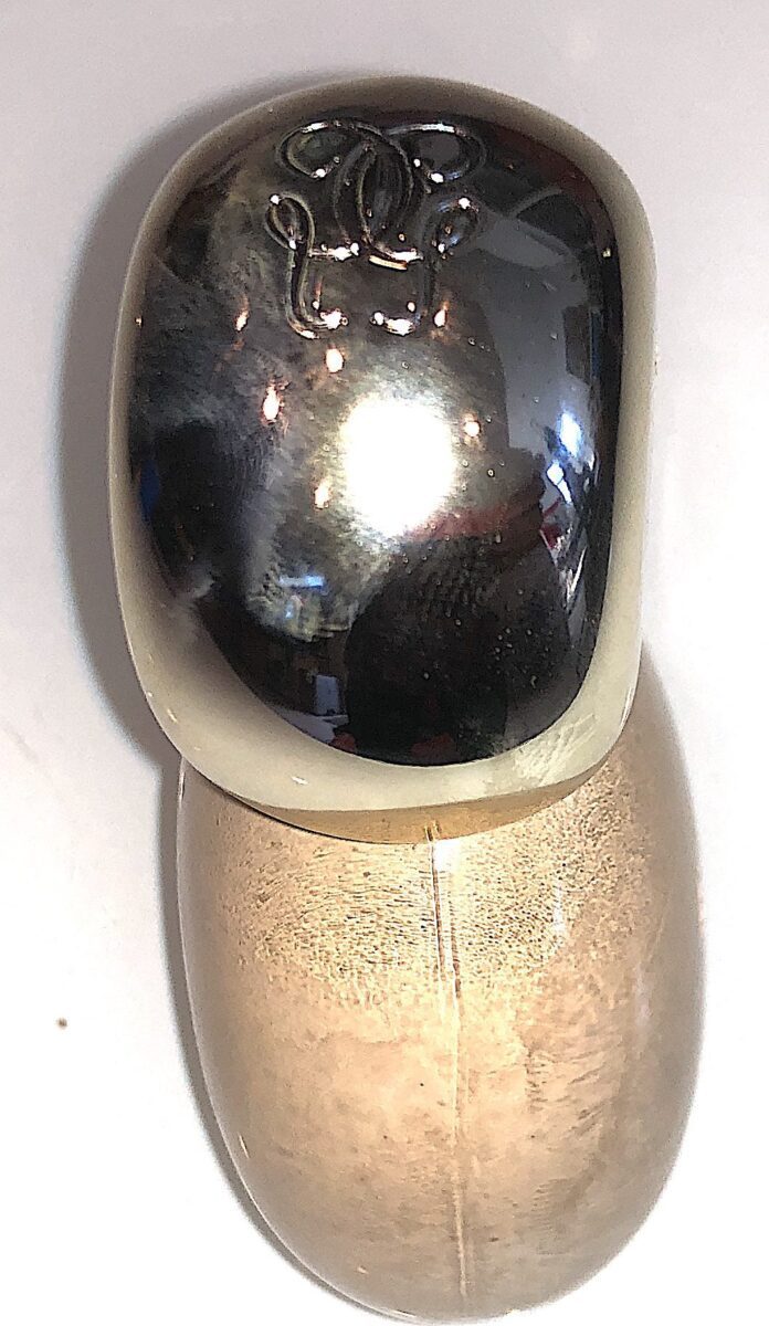 THE GUERLAIN LOGO IS EMBOSSED ON TOP OF THE SILVER LID OF THE ESSENTIAL NATURAL GLOW FOUNDATION