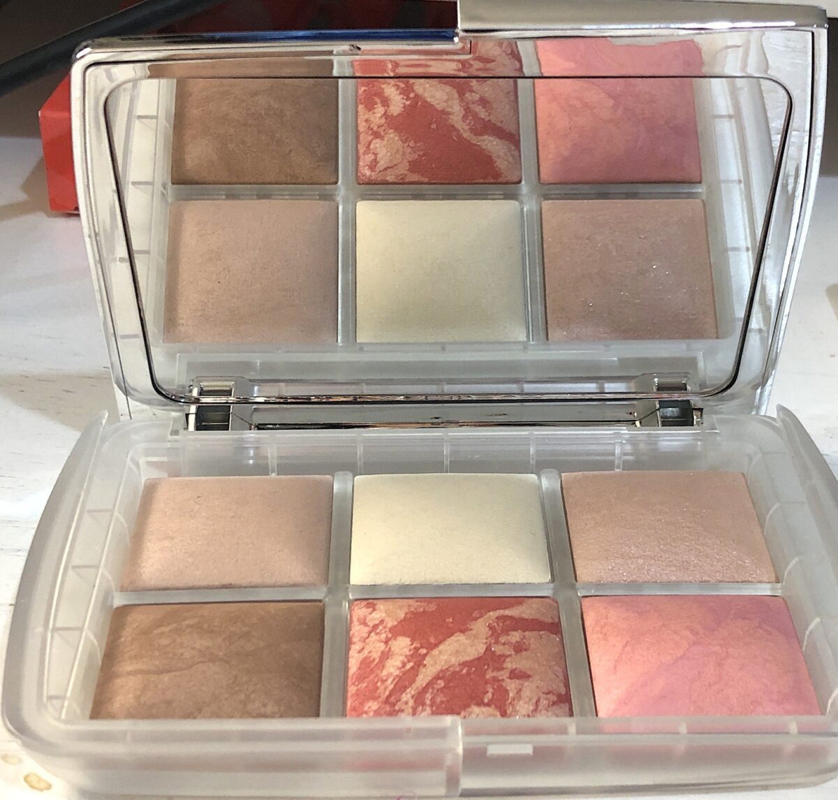HOURGLASS AMBIENT LIGHTING EDIT GHOST PALETTE