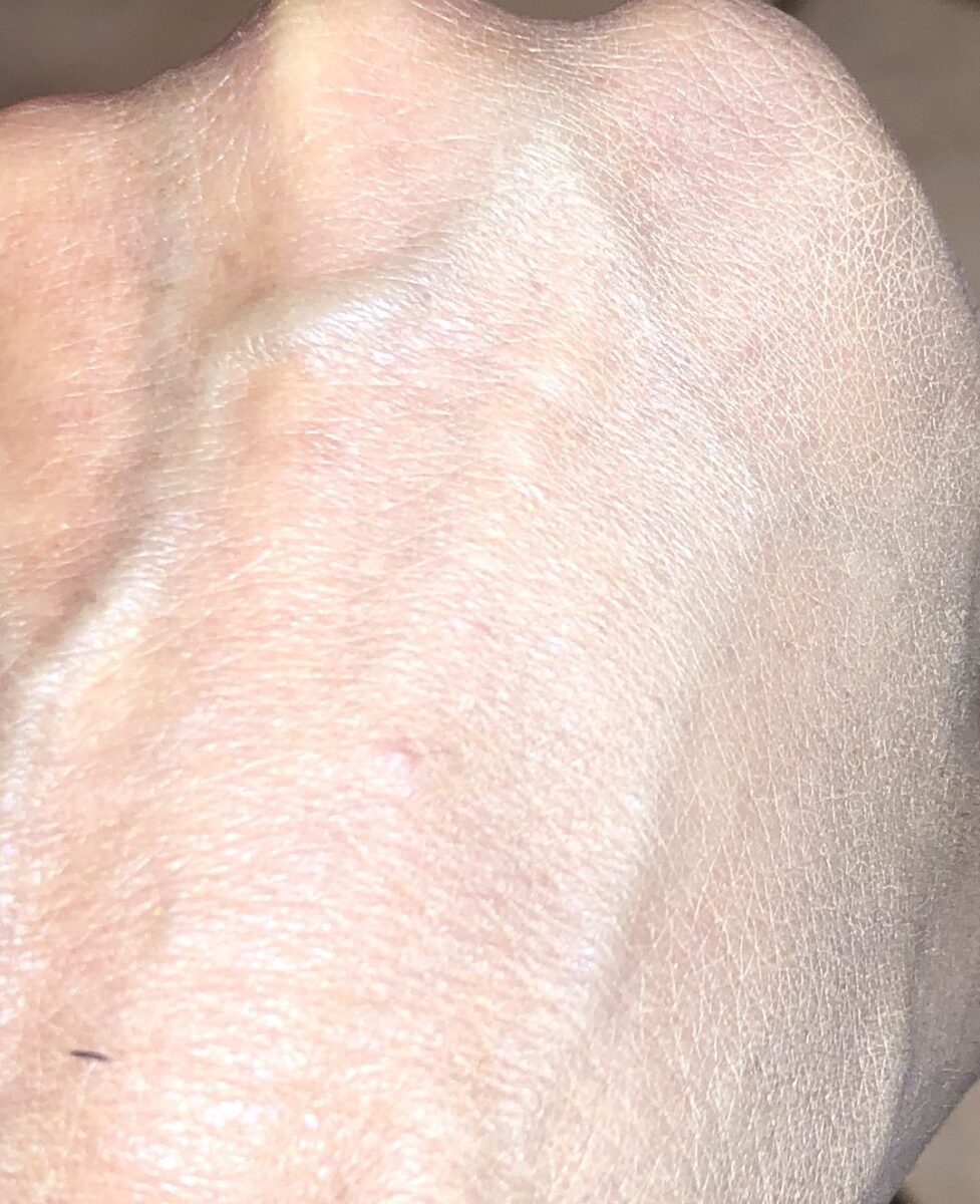 SWATCH 220 SPREAD OUT ONTO MY HAND